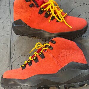 NIKE CYGNAL WATER PROOF HIKING RED & BLACK BOOTS SIZE 10 MEN NEW NO BOX $$$$
